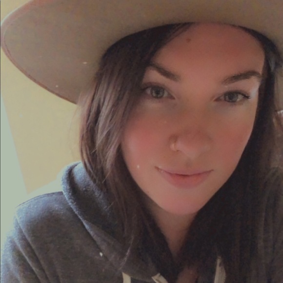 Meet your Posher, Jennifer - Picture 1 of 1